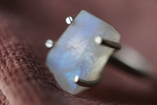 Afbeelding in Gallery-weergave laden, Ruwe Regenboog Maansteen ring