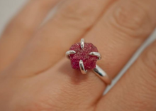 Afbeelding in Gallery-weergave laden, Ruwe Robijn ring

