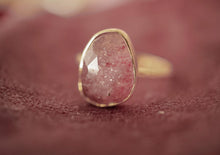 Afbeelding in Gallery-weergave laden, Aardbeienkwarts ring (rose cut)
