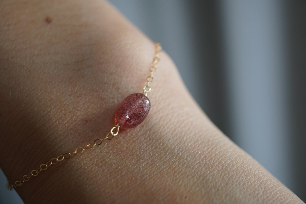Aardbeienkwarts armband