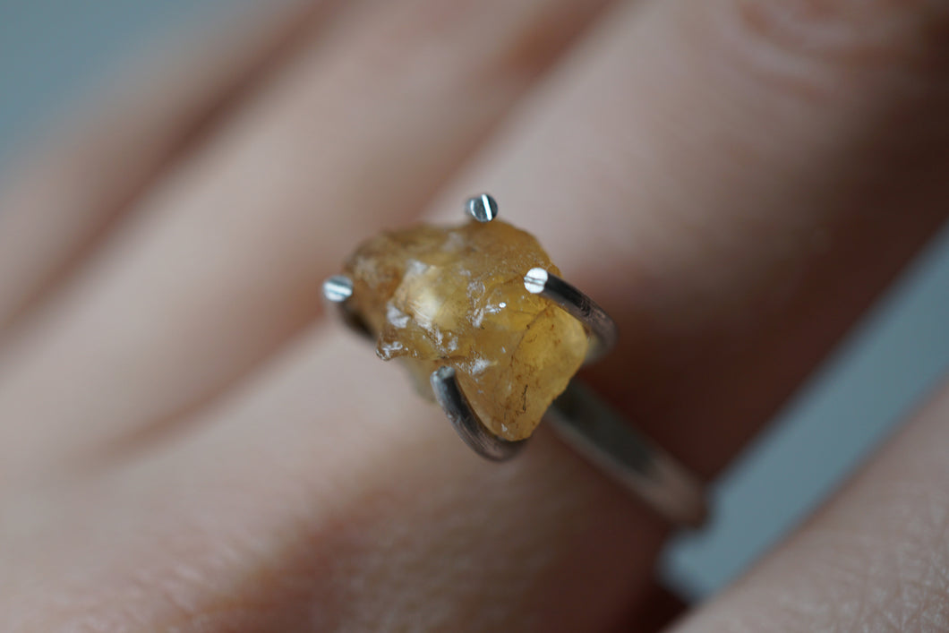 Ruwe Citrien ring