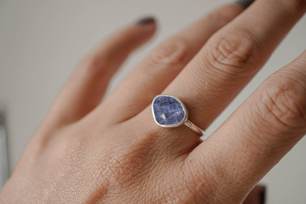 Ioliet ring (rose cut)