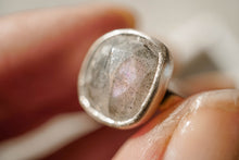 Afbeelding in Gallery-weergave laden, Labradoriet ring (rose cut)
