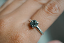 Afbeelding in Gallery-weergave laden, Ruwe diamant ring (donker)
