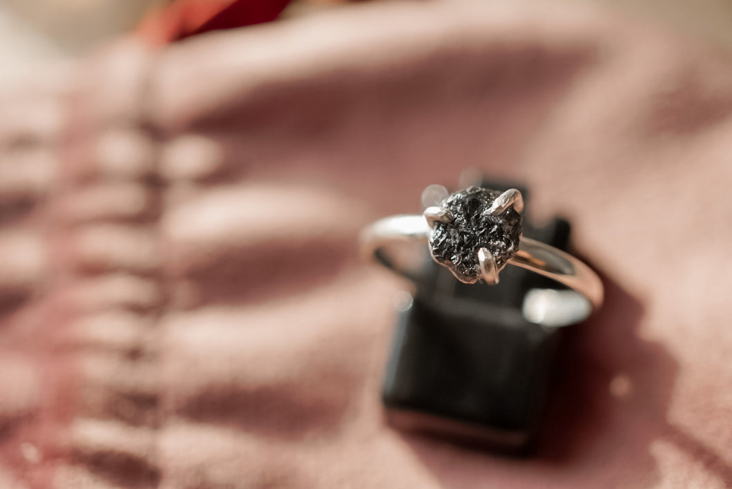 Ruwe diamant ring (donker)