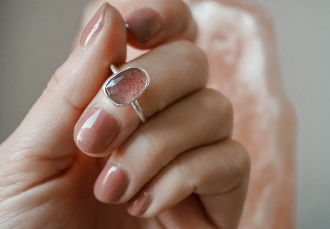 Aardbeienkwarts ring (rose cut)